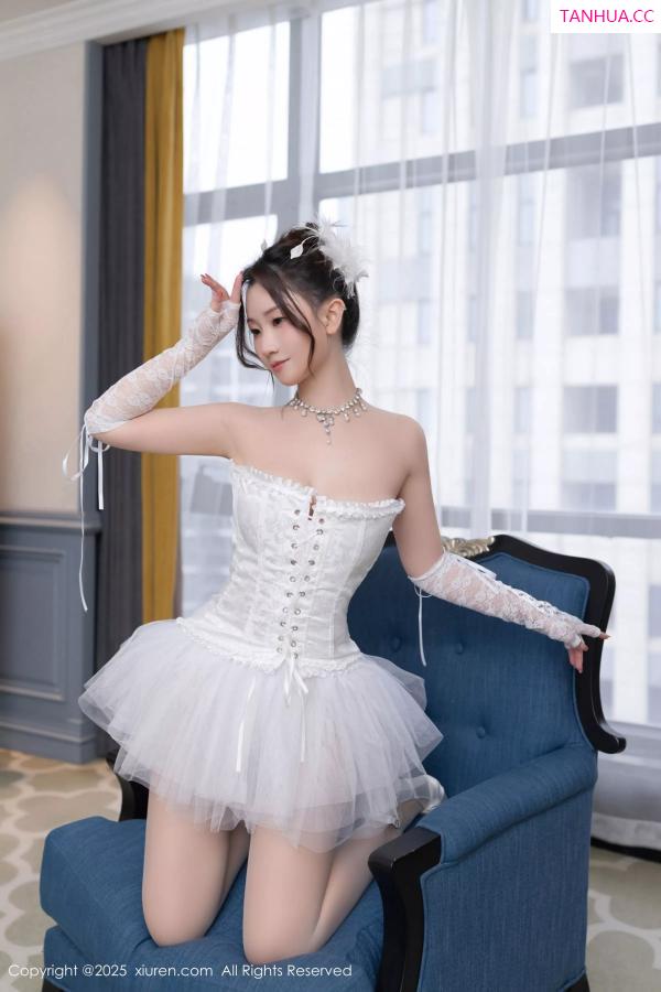   [XiuRen]高清写真图 2025.04.16 No.10161 杏子Yada 白色连衣短第30张图片